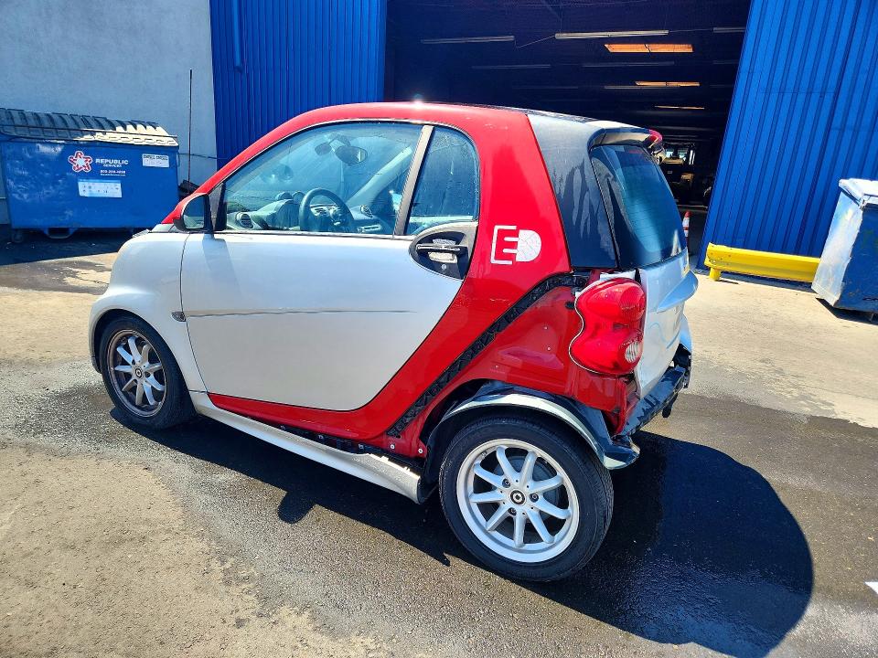 صورة رقم 2 من المزاد - 2015 SMART FORTWO مع VIN WMEEJ9AA7FK836157