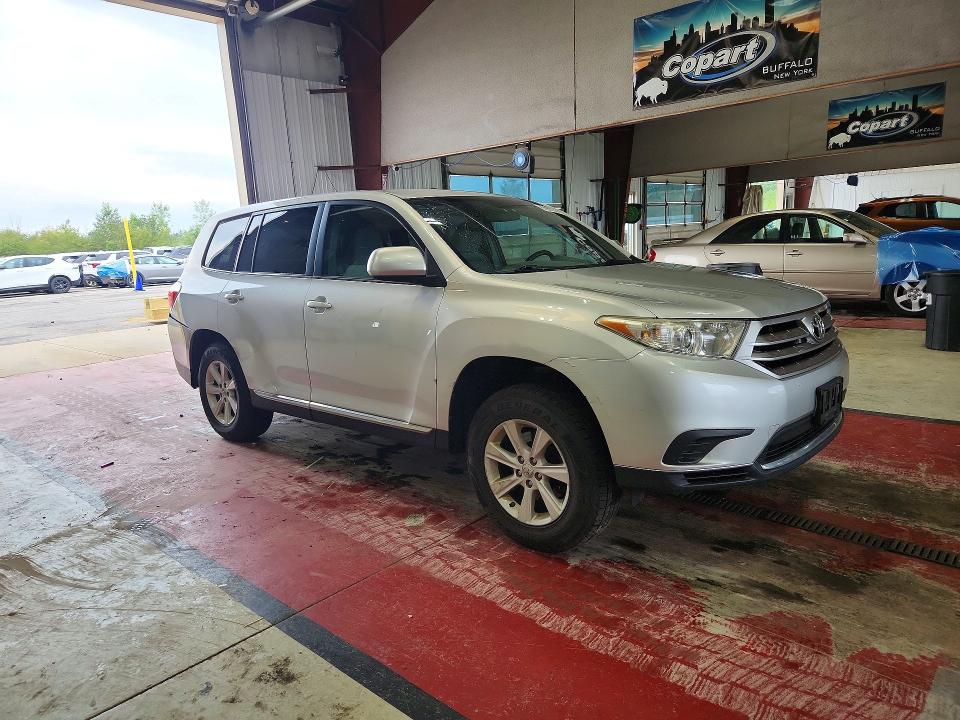 Photo 4 from auction – 2013 TOYOTA HIGHLANDER with VIN 5TDBK3EH8DS192614