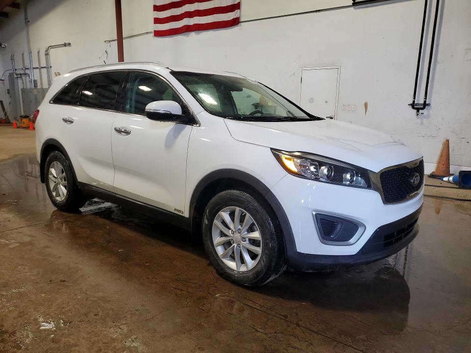 Photo 4 from auction – 2017 KIA SORENTO with VIN 5XYPGDA31HG246667