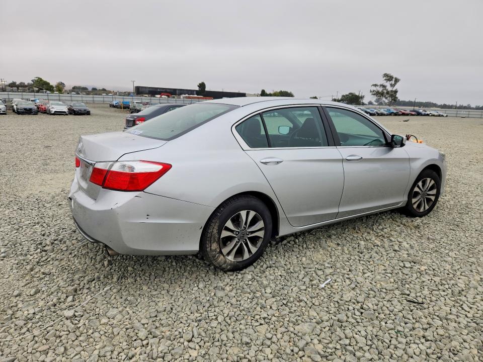 Photo 3 from auction – 2015 HONDA ACCORD with VIN 1HGCR2F35FA087253