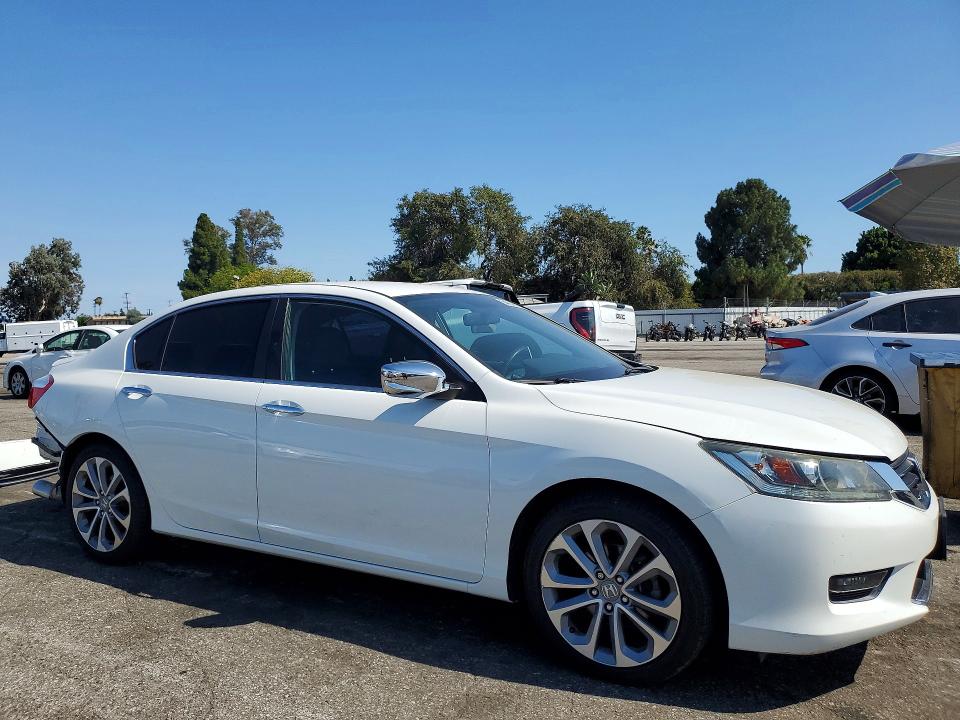 Photo 4 from auction – 2014 HONDA ACCORD with VIN 1HGCR2F56EA042029