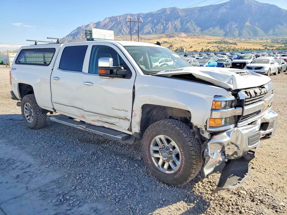 Photo 4 from auction – 2017 CHEVROLET SILVERADO with VIN 1GC1KWEY2HF106636
