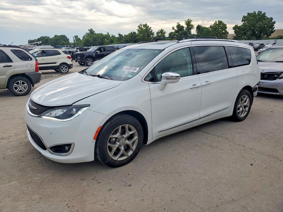 CHRYSLER PACIFICA 2017 with VIN 2C4RC1GG7HR620336 - Photo from auction
