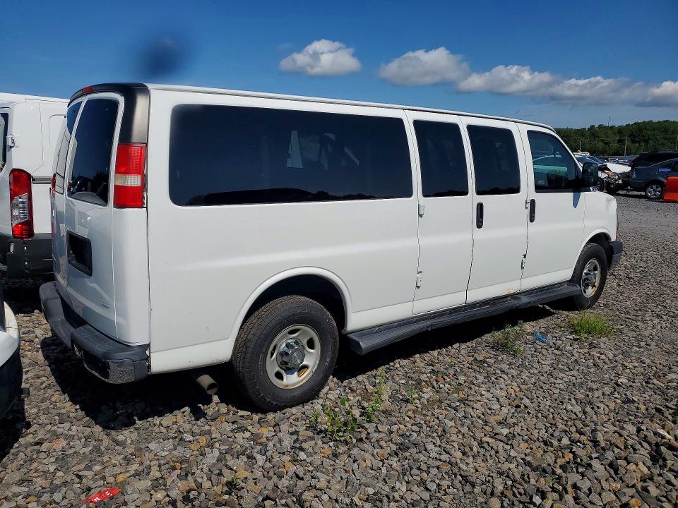 Photo 3 from auction – 2015 CHEVROLET EXPRESS G3500 with VIN 1GAZG1FF1F1110801