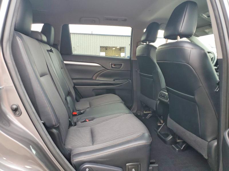 Photo 11 from auction – 2017 TOYOTA HIGHLANDER with VIN 5TDBZRFH1HS363030
