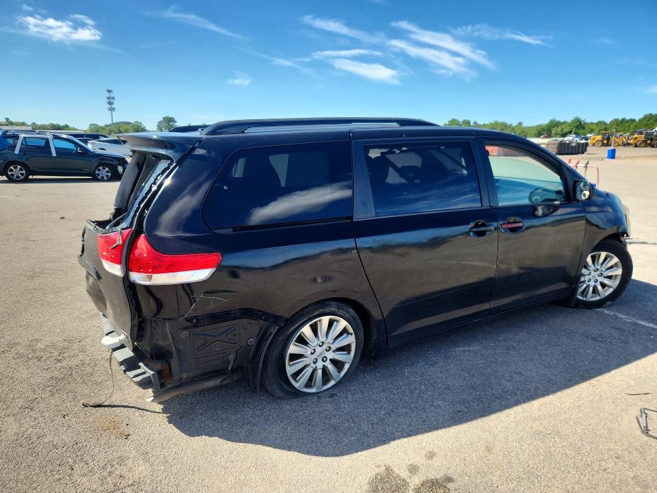 Photo 3 from auction – 2014 TOYOTA SIENNA with VIN 5TDDK3DC2ES083176