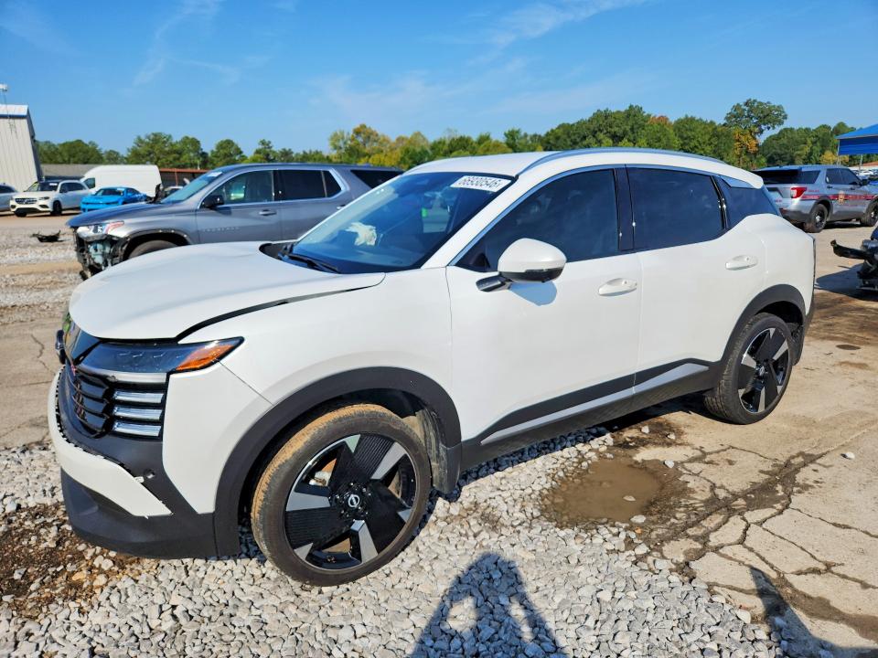 2025 NISSAN KICKS