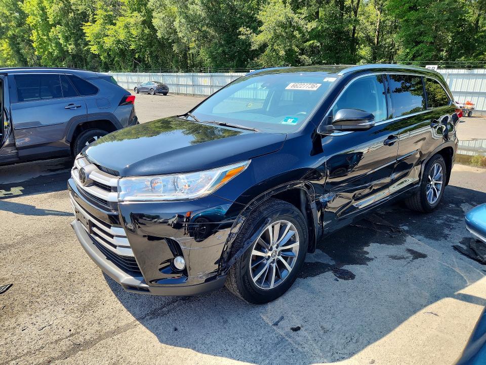 TOYOTA HIGHLANDER 2018 مع رقم تعريف المركبة 5TDJZRFH4JS561604 - صورة من المزاد