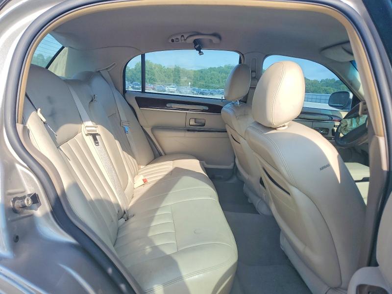 Photo 10 from auction – 2003 LINCOLN TOWN CAR with VIN 1LNHM82W33Y670506