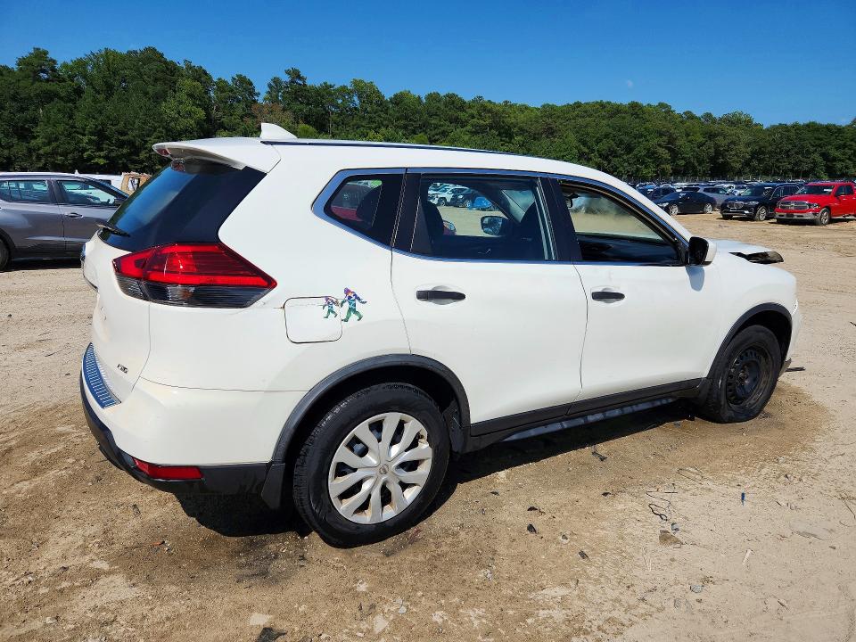 Photo 3 from auction – 2017 NISSAN ROGUE with VIN JN8AT2MVXHW026406