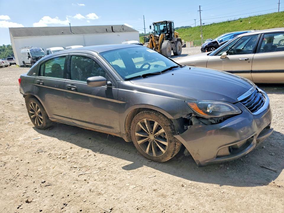 Photo 4 from auction – 2014 CHRYSLER 200 with VIN 1C3CCBBG9EN187019