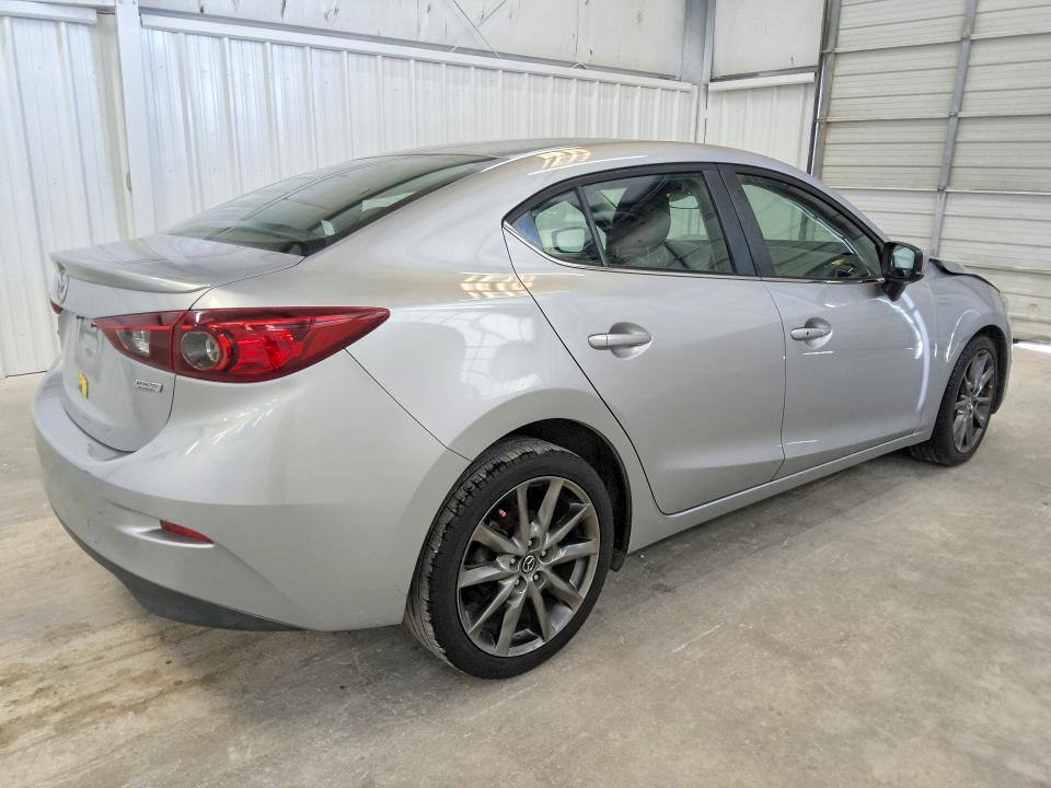 صورة رقم 3 من المزاد - 2018 MAZDA 3 مع VIN 3MZBN1V3XJM208224