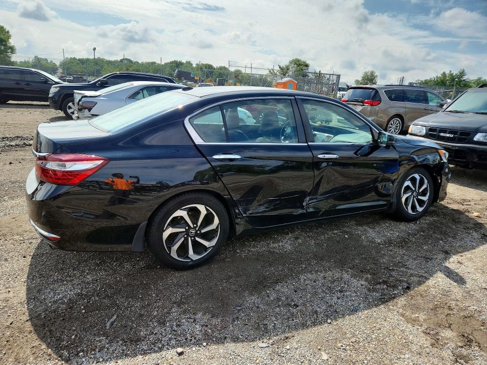 Photo 3 from auction – 2017 HONDA ACCORD with VIN 1HGCR2F89HA035672