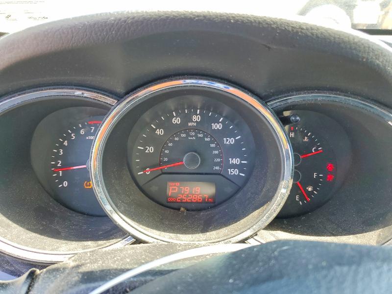 Photo 9 from auction – 2011 KIA SORENTO with VIN 5XYKTDA23BG178439