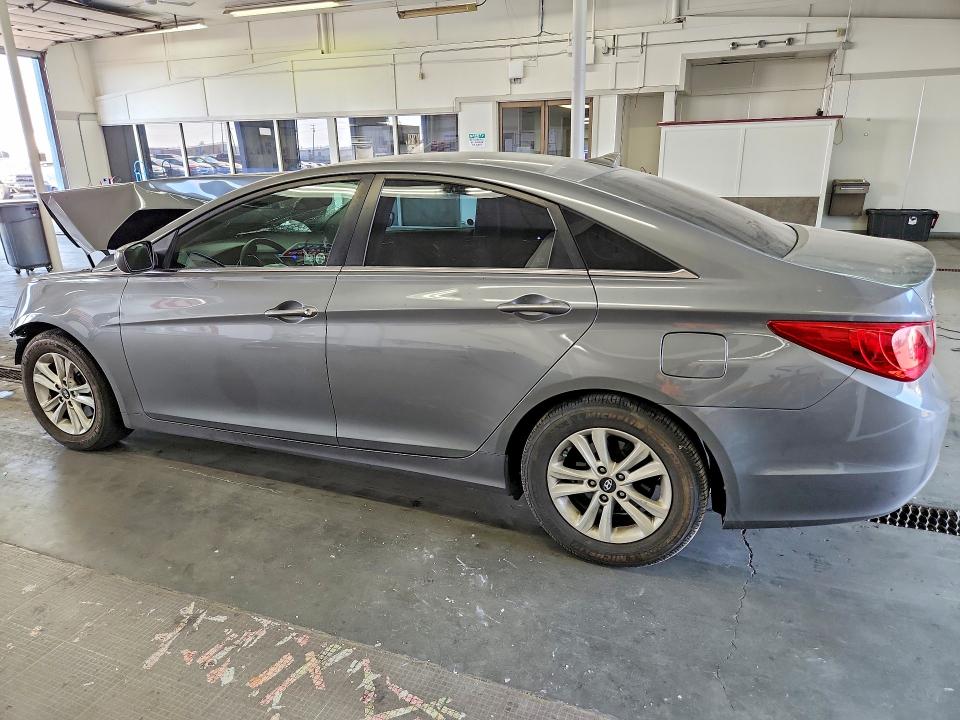 Photo 2 from auction – 2013 HYUNDAI SONATA with VIN 5NPEB4AC6DH713798
