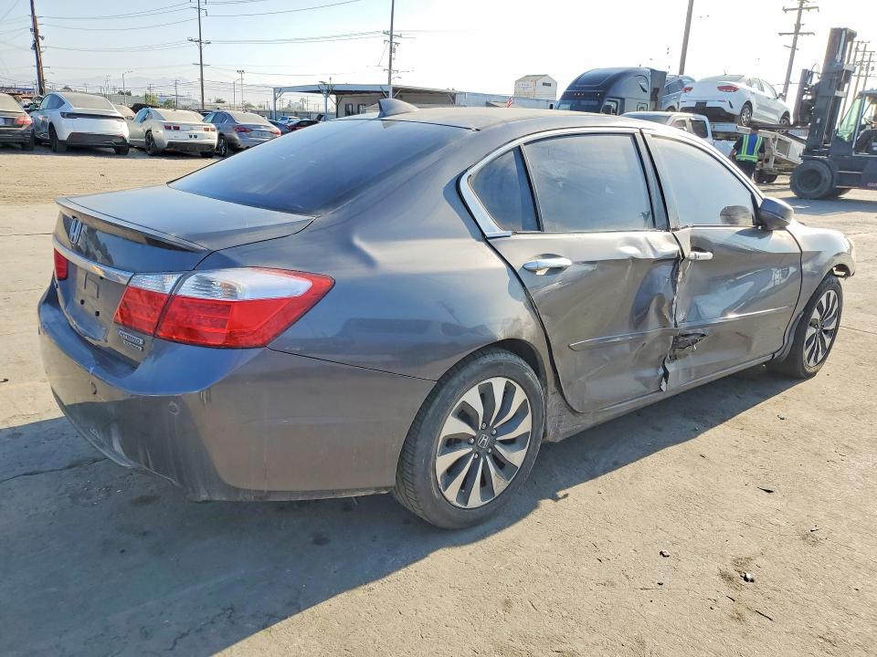 Photo 3 from auction – 2015 HONDA ACCORD with VIN 1HGCR6F74FA009959