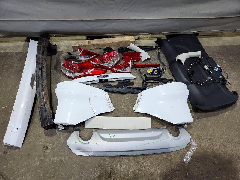 Photo 13 from auction – 2016 FORD ESCAPE with VIN 1FMCU9GX7GUA30412