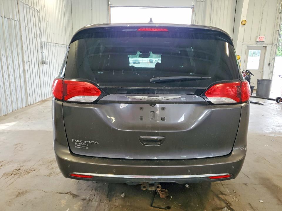 Photo 6 from auction – 2017 CHRYSLER PACIFICA with VIN 2C4RC1EG5HR623657