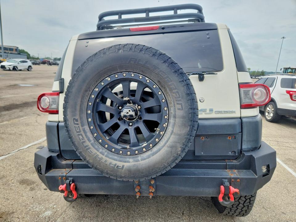 Photo 6 from auction – 2013 TOYOTA FJ CRUISER with VIN JTEBU4BF2DK157900