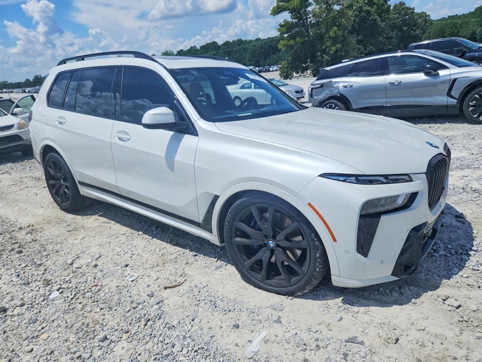 Foto 4 de la subasta – 2024 BMW X7 con VIN 5UX23EM04R9U25297