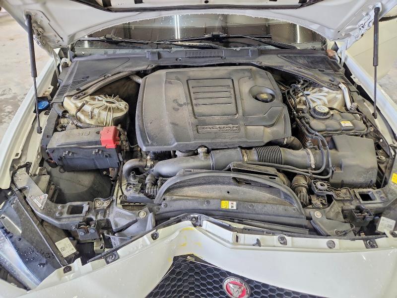 Photo 11 from auction – 2018 JAGUAR XE with VIN SAJAR4FX1JCP34590