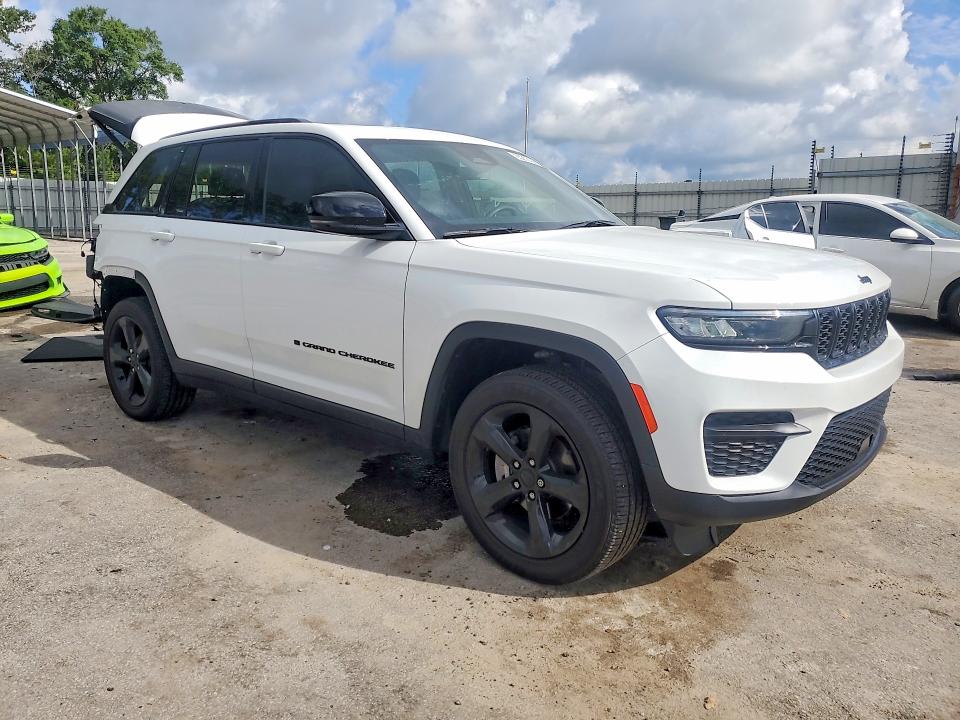 Photo 4 from auction – 2025 JEEP GRAND CHEROKEE with VIN 1C4RJHAG4SC303881