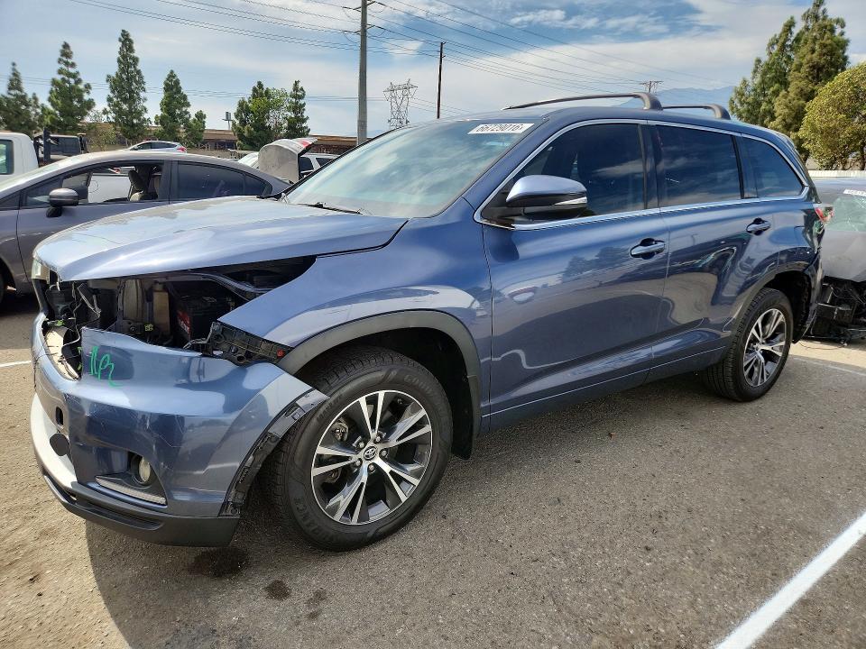 TOYOTA HIGHLANDER 2015 with VIN 5TDZKRFH3FS042896 - Photo from auction