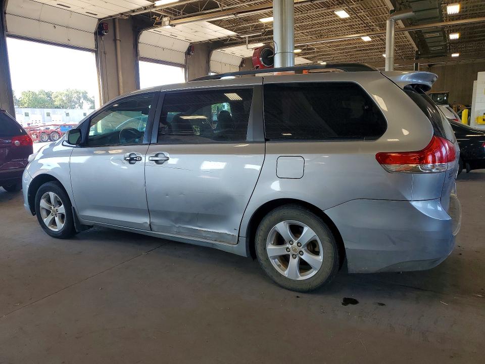 Photo 2 from auction – 2011 TOYOTA SIENNA with VIN 5TDKK3DCXBS109929