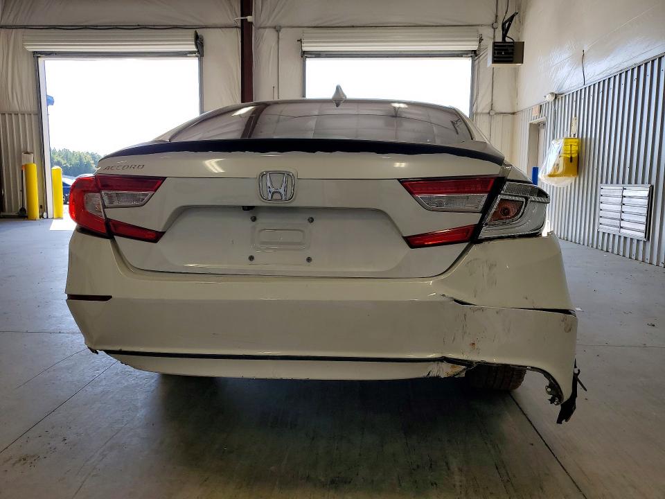 Снимка 6 от търг – 2018 HONDA ACCORD с VIN 1HGCV1F58JA003829