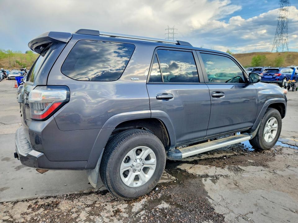 Photo 3 from auction – 2019 TOYOTA 4RUNNER with VIN JTEBU5JR4K5731488