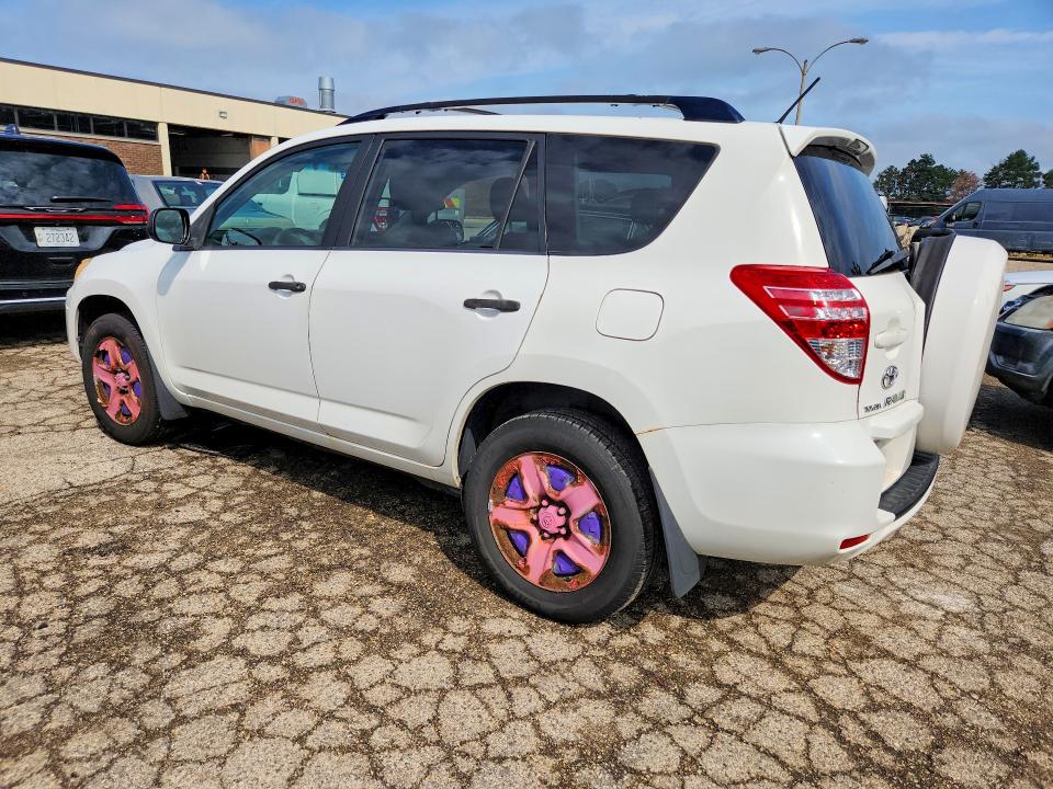 Photo 2 from auction – 2010 TOYOTA RAV4 with VIN JTMBF4DV9AD022500