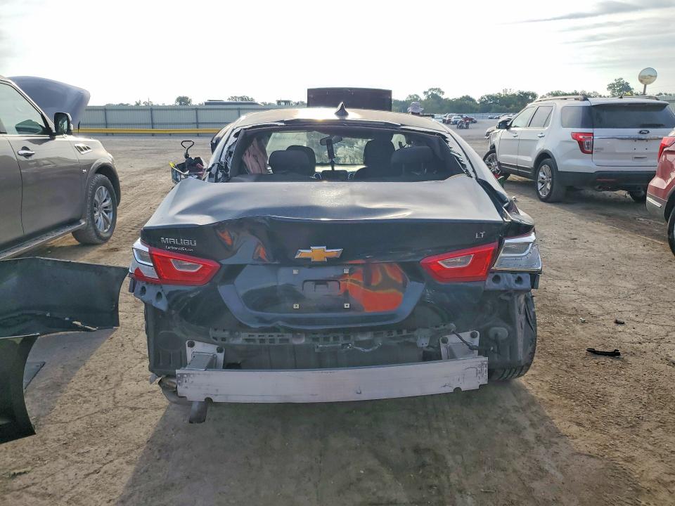 Photo 6 from auction – 2018 CHEVROLET MALIBU with VIN 1G1ZD5STXJF140032