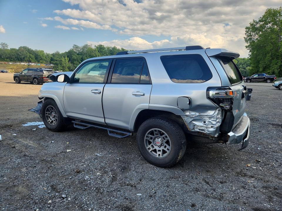 Photo 2 from auction – 2018 TOYOTA 4RUNNER with VIN JTEBU5JR0J5610147