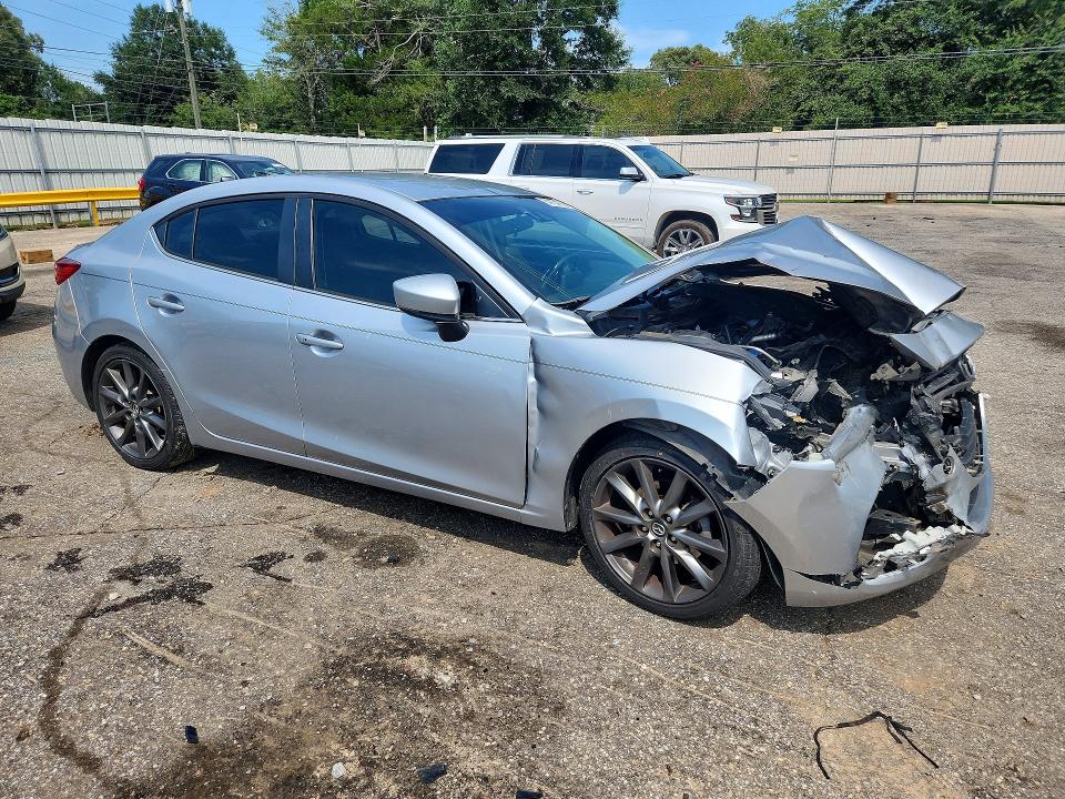 Photo 4 from auction – 2018 MAZDA 3 with VIN 3MZBN1V36JM201108