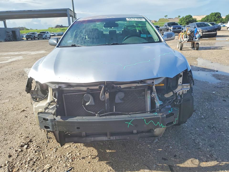Photo 5 from auction – 2011 TOYOTA CAMRY with VIN 4T1BF3EK0BU181756