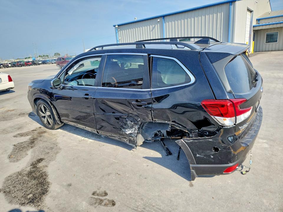 Photo 2 from auction – 2021 SUBARU FORESTER with VIN JF2SKAXC1MH431688