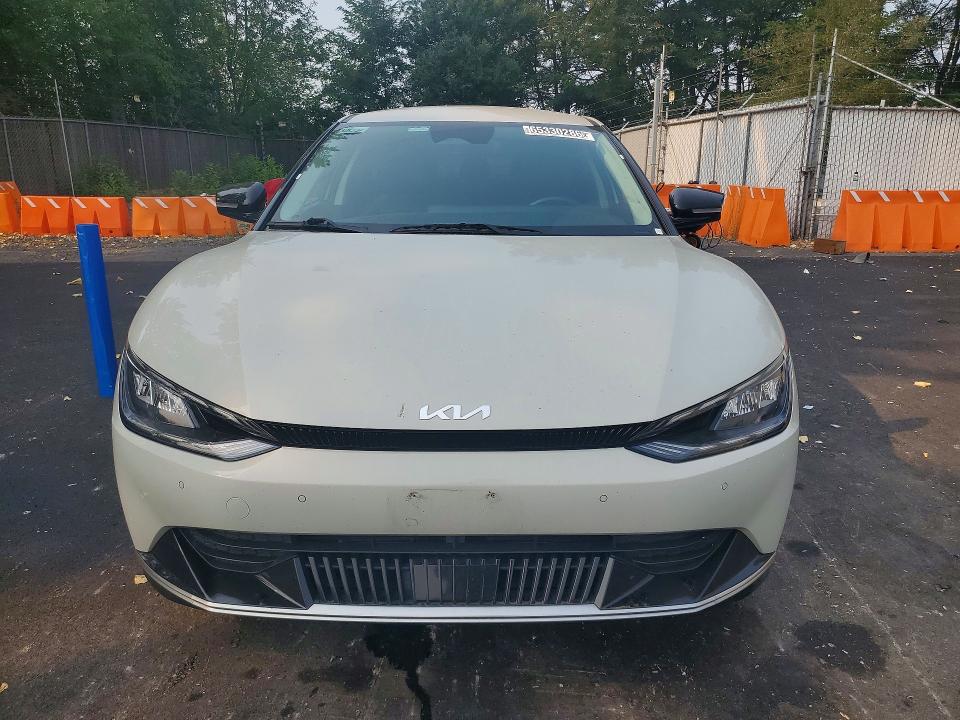 Фото 5 с аукциона – 2023 KIA EV6 с VIN KNDC34LA9P5607155