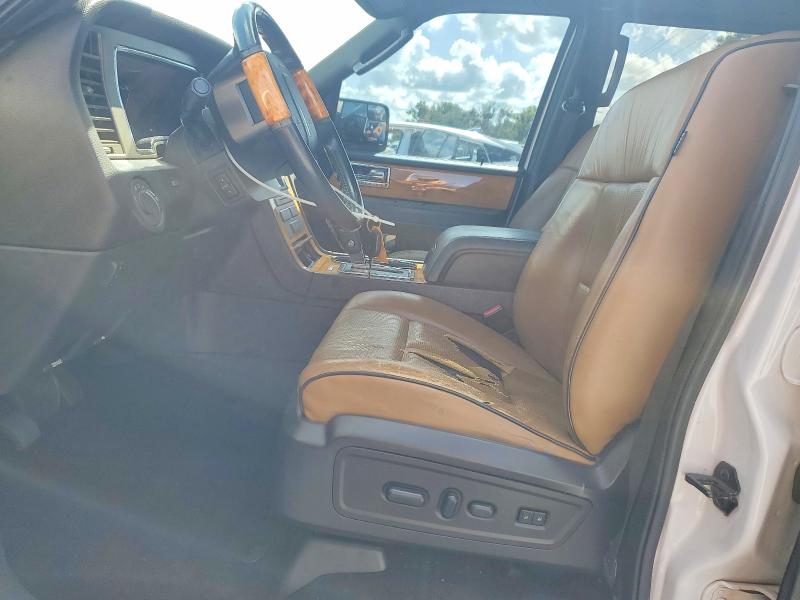 Photo 7 from auction – 2012 LINCOLN NAVIGATOR with VIN 5LMJJ2J58CEL00618