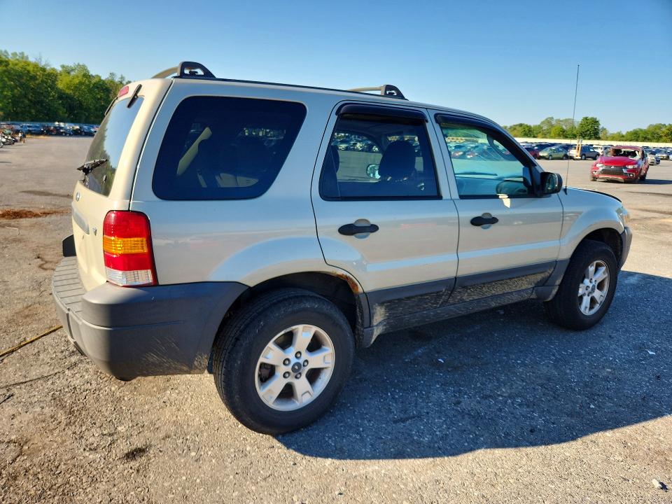 Photo 3 from auction – 2006 FORD ESCAPE with VIN 1FMCU93136KA24201