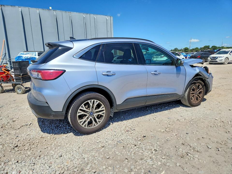 Photo 3 from auction – 2022 FORD ESCAPE with VIN 1FMCU9H66NUA04645