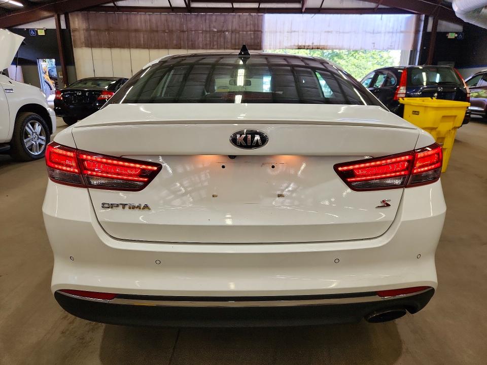 Photo 6 from auction – 2018 KIA OPTIMA with VIN 5XXGT4L33JG240503