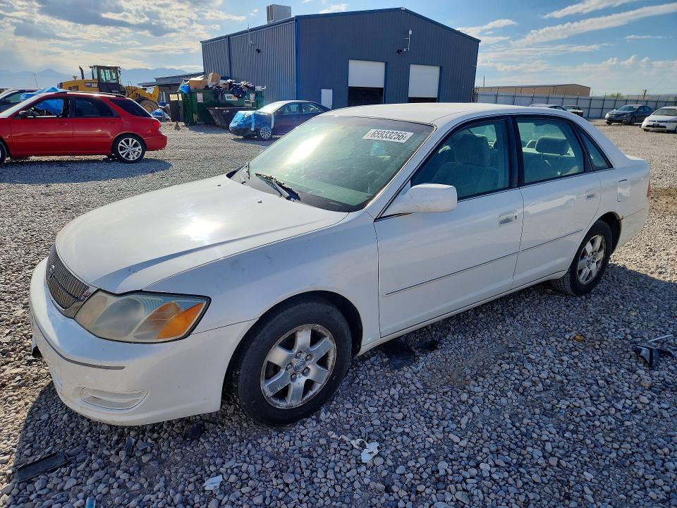 TOYOTA AVALON 2002 with VIN 4T1BF28B32U251742 - Photo from auction