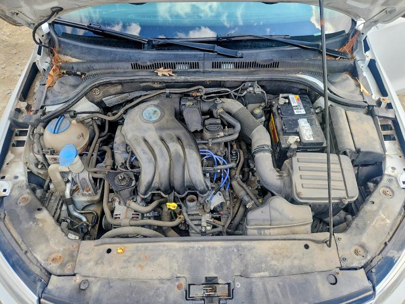 Photo 11 from auction – 2015 VOLKSWAGEN JETTA with VIN 3VW2K7AJ2FM319082