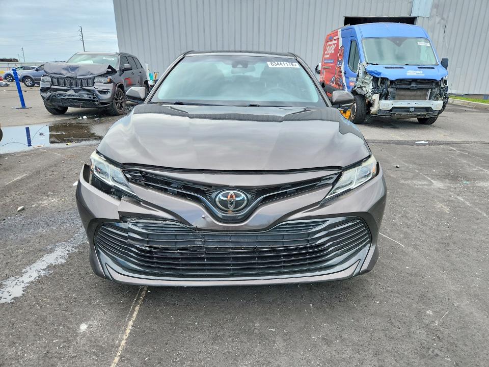 Photo 5 from auction – 2018 TOYOTA CAMRY with VIN 4T1B11HK6JU574237