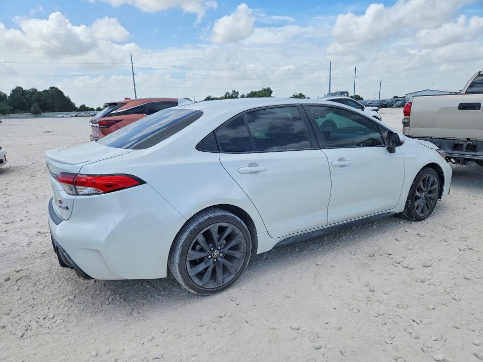 Снимка 3 от търг – 2023 TOYOTA COROLLA HYBRID с VIN JTDBCMFE6PJ013141