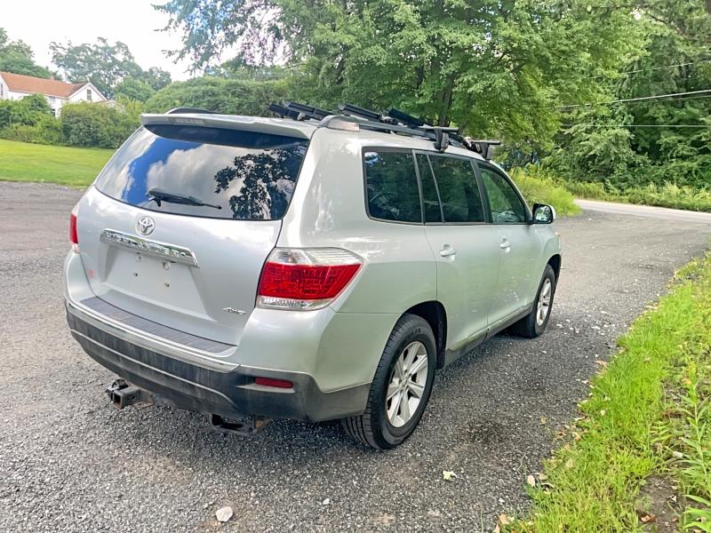 Foto 4 de la subasta – 2013 TOYOTA HIGHLANDER con VIN 5TDBK3EH3DS187224