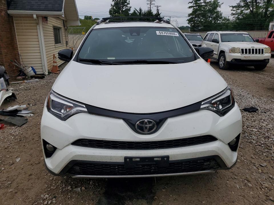 Zdjęcie 5 z aukcji – 2017 TOYOTA RAV4 z VIN JTMJFREV2HJ139516