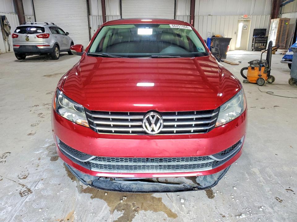 Photo 5 from auction – 2015 VOLKSWAGEN PASSAT with VIN 1VWBV7A36FC042205