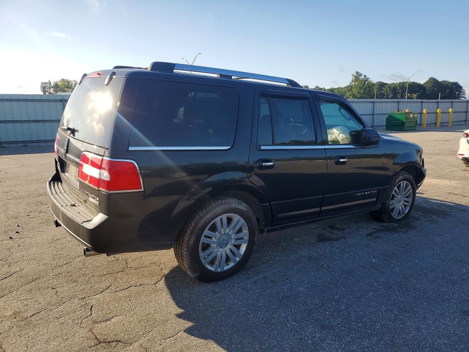 Photo 3 from auction – 2011 LINCOLN NAVIGATOR with VIN 5LMJJ2J50BEJ01965