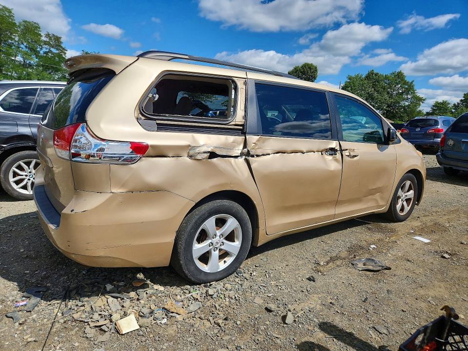 Photo 3 from auction – 2011 TOYOTA SIENNA with VIN 5TDKK3DC3BS015536